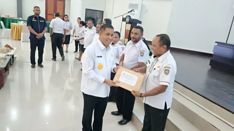 Bupati Bintuni Serahkan DPA 2026 ke OPD