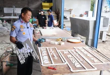 Buleleng Sulap Sampah Plastik Jadi Papan Nama Jalan