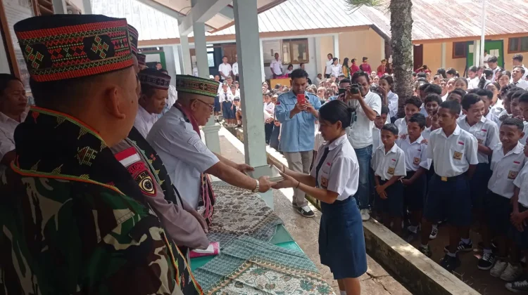 Pemkab Manggarai Luncurkan Program Makanan Bergizi di SMPN 2 Ruteng