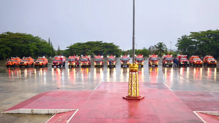 Pemkab Kutai Barat Serahkan 10 Unit Damkar untuk 10 Kecamatan
