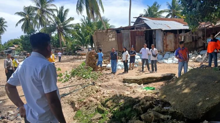 Abrasi Rusak 240 Meter Tanggul di Kelurahan Namodale