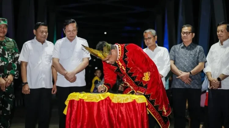 Gubernur Bobby Resmikan Jembatan Idano Noyo Nias Barat
