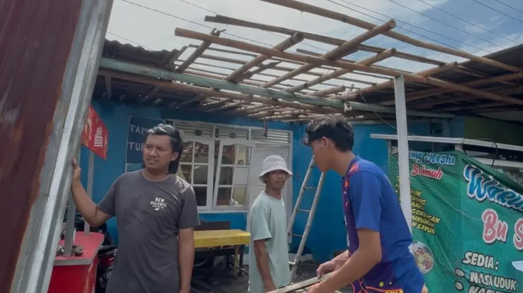 Angin Puting Beliung Rusak 20 Rumah di Mersi