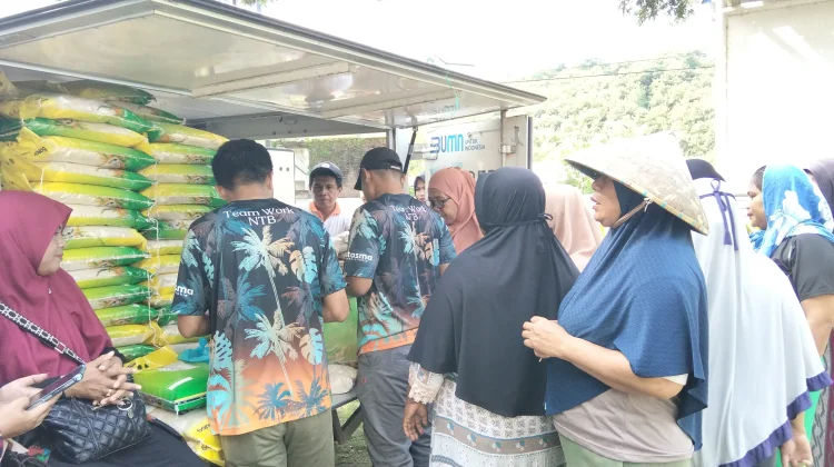 Pasar Murah, Warga Panggi Mengaku Senang dan Bersyukur