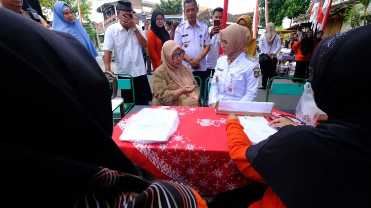 Tinjau Posyandu 6 SPM Pajang, Astrid Widayani Terima Keluhan
