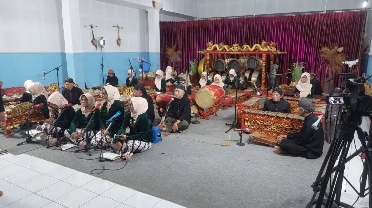 Program Acara Kesenian Daerah RRI Masih Diminati Pendengar