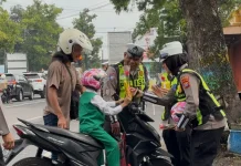 Operasi Keselamatan, Polres Ponorogo Beri Hadiah Pengendara Tertib