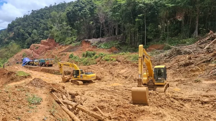 Trans Papua Lumpuh akibat Longsor, 50 Alat Berat Dikerahkan