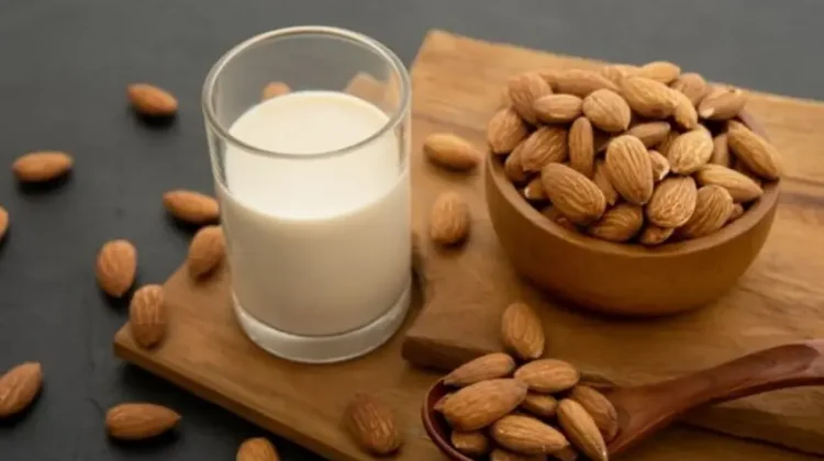 Susu Almond vs Kedelai Mana yang Lebih Sehat?