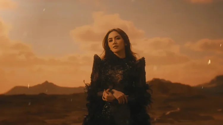 Mahalini Rilis ‘Untuk Yang Bersama Nya’  Lagu Emosional di Album KOMA