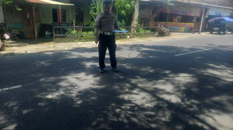 Hendak Menyeberang, Seorang Kakek Tertabrak Motor di Imogiri
