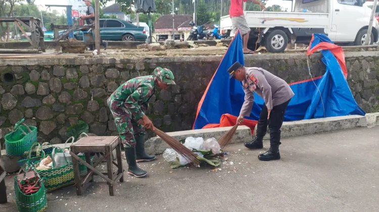 TNI Polri Bersihkan Pasar Giriwoyo di HPSN 2026