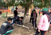 KKN Relawan Unimal Rampungkan Pembersihan SDN 5 Baktiya