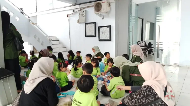 PAUD Kiddie Land Bengkulu Kenalkan Dunia Radio lewat Kunjungan Edukasi