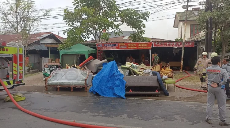 Satu Unit Rumah Terbakar di Jalan Rajawali, Sukajadi
