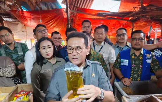 Mendag Budi Santoso Sidak Pasar KM 5 Pastikan Harga Stabil