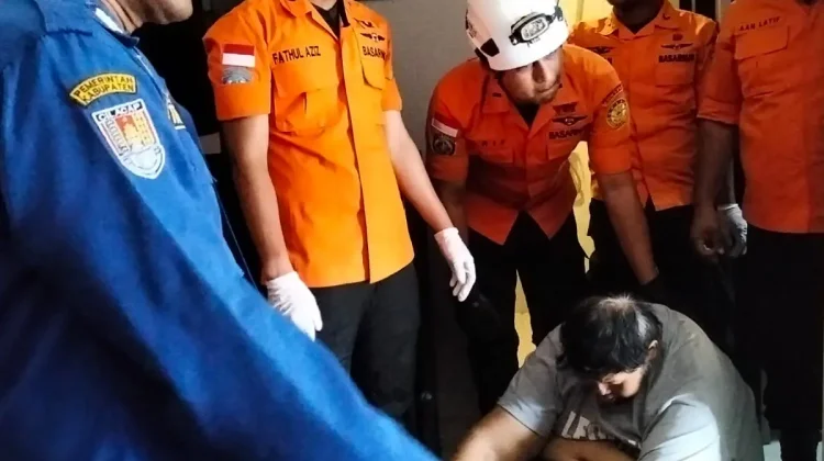 Terjatuh di Toilet, Pria Berbobot 200 Kg Dievakuasi