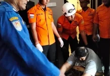 Terjatuh di Toilet, Pria Berbobot 200 Kg Dievakuasi