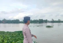 Antisipasi Banjir Bhabinkamtibmas Cek Debit Air Sungai Ogan