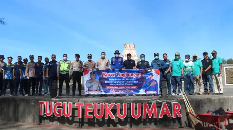 Kapolres Aceh Barat Pimpin Kurve Bersih Pantai “Meuseraya Laot”