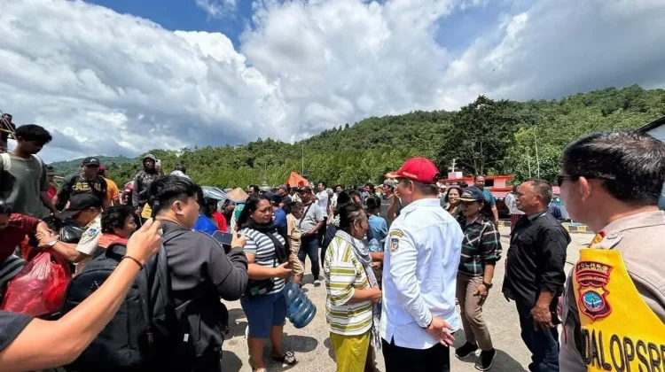 Suasana Bahagia Warnai Kedatangan Pengungsi GunungRuang diKabupaten Bo