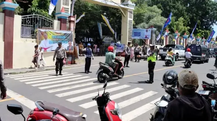 Polres Flores Timur Amankan Misa Pontifikal