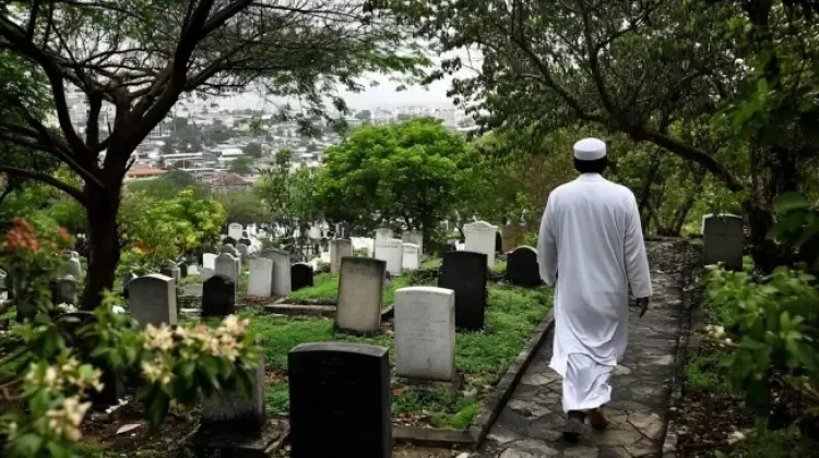 Bagaimana Hukum Ziarah Kubur jelang Ramadan? Begini Penjelasannya