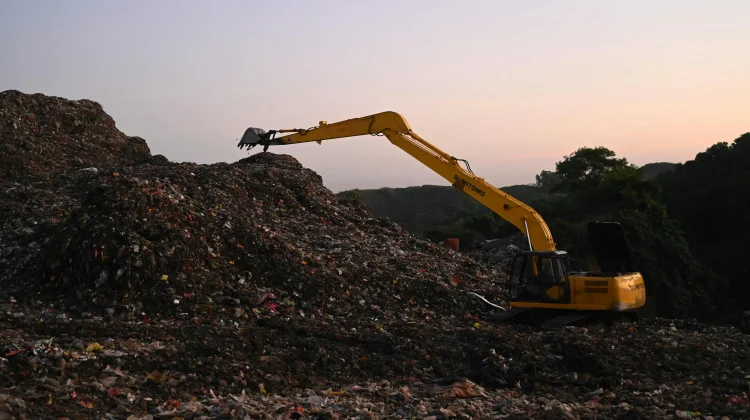 Sampah Menumpuk Jadi Bom Waktu bagi Kesehatan dan Lingkungan