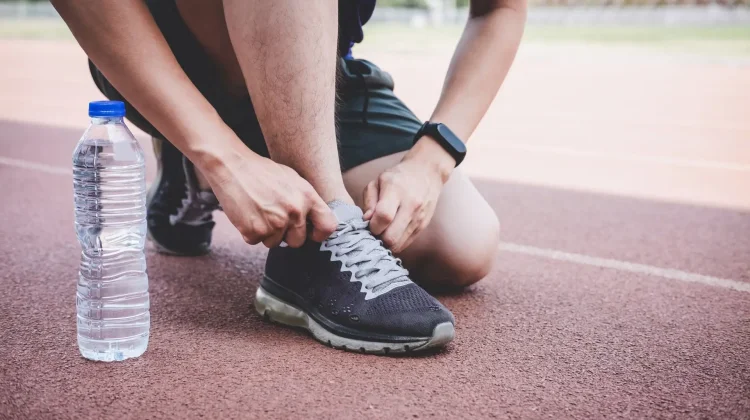 Jenis Bahan Sepatu untuk Olahraga Jalan Kaki