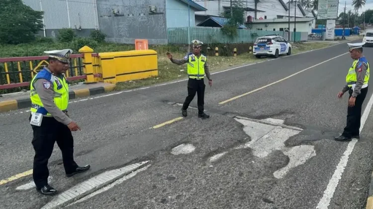 Satlantas Polres Bone Survei Jalan Rusak di Palakka