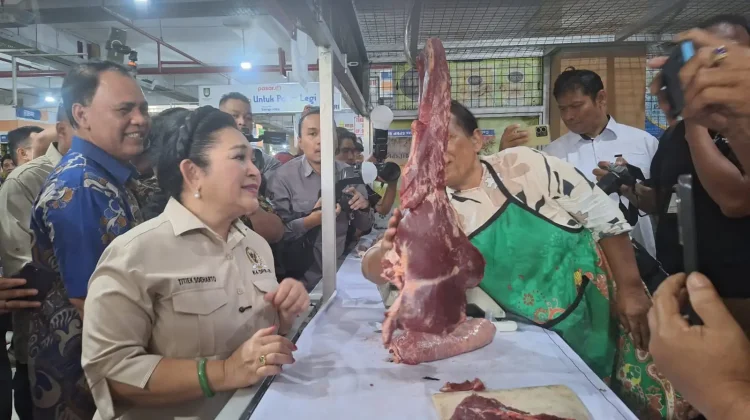 Sidak  Pasar Legi, Titiek Soeharto Temukan Harga Cabai Rawit Meroket