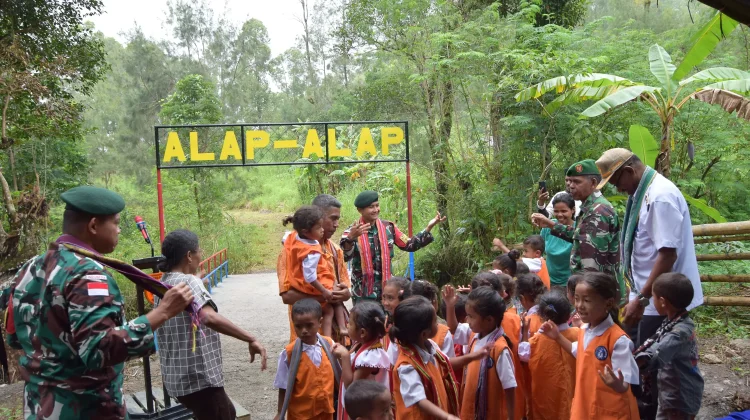Satgas TNI Hadirkan Jembatan Permudah Siswa ke Sekolah