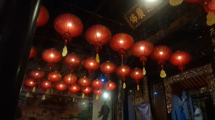 Disperkim Kota Madiun Pasang 300 Lampion Sambut Imlek 2026