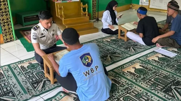 Petugas Lapas Tahuna Ajari Warga Binaan Baca Al-Qur'an