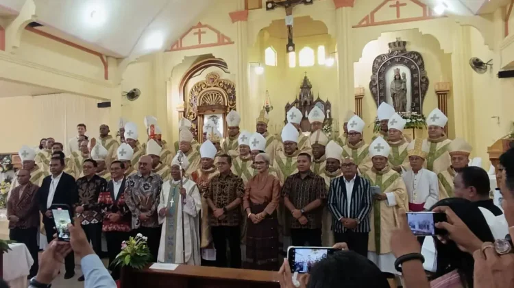 Bupati Lembata Hadiri Tahbisan Uskup Larantuka