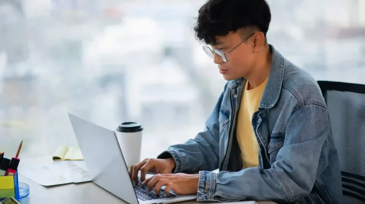 Gaji Lulusan Teknik Informatika 2026, Fresh Graduate Dapat Berapa?