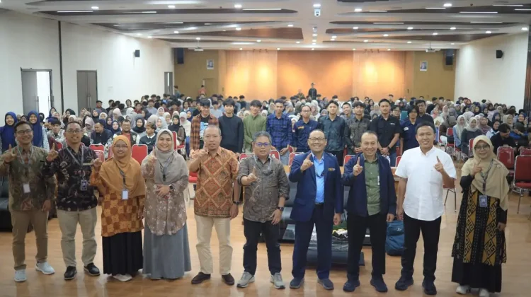 Forum Akademik FEB UMS Bahas Pembangunan Ekonomi di Era Global