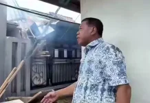 Bupati Majalengka Bantu Padamkan Kebakaran Rumah Warga
