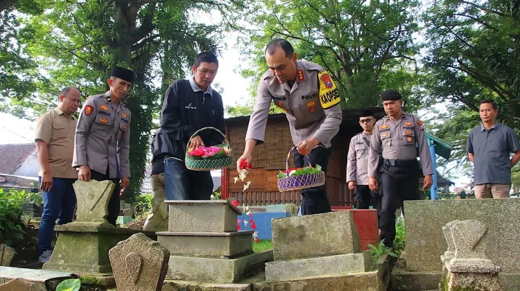 Menjelang Ramadan, Kapolresta Makota Ziarah Makam Korban Kanjuruhan
