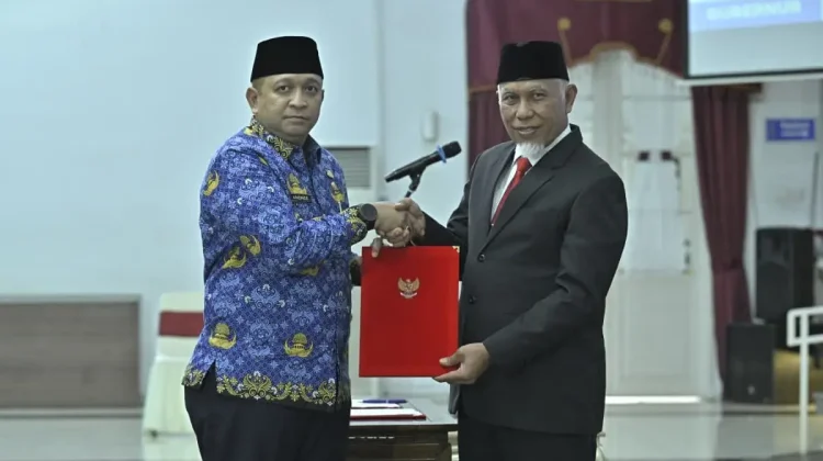 Mahyeldi Lantik Andree Algamar Sebagai Kepala Biro Umum