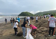 Pemkab Mabar Perketat Patroli Sampah Pesisir
