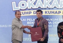 Kakanwil Kemenkum  Riau Raih Penghargaan Terbaik  Pertama