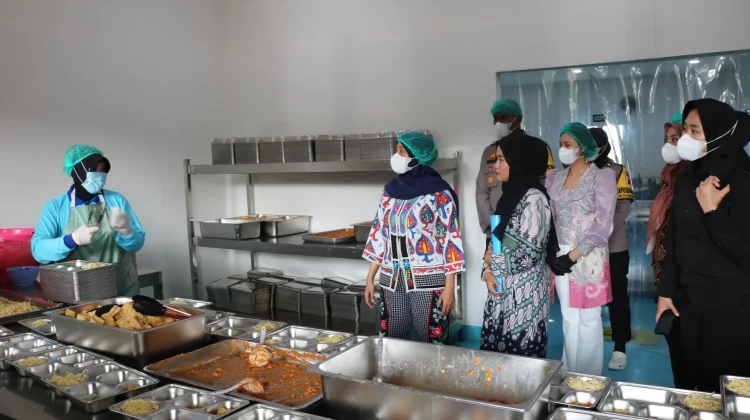 Kapolres Kendal Awasi Ketat Produksi Makan Bergizi Gratis