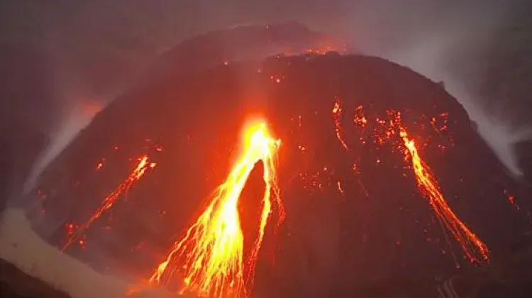 Letusan Gunung Kelud 2014, Erupsi Besar dalam Sejarah Modern