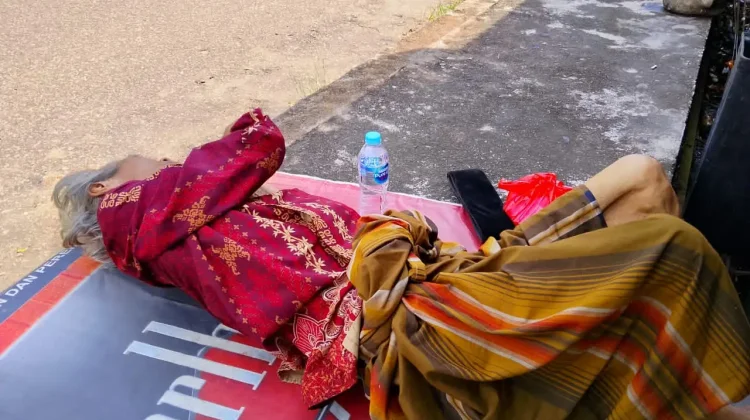 Dinsos P3AKB Sanggau Amankan Lansia Terlantar