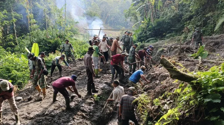 Warga Blang Rongka Normalisasi Saluran Irigasi
