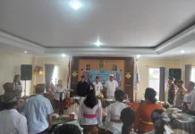 Bhabinkamtibmas Hadiri Kegiatan Bulan Bahasa Bali VIII di Desa Satra