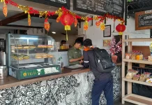 KAI Services Hiasi Loko Café Yogyakarta dengan Nuansa Imlek