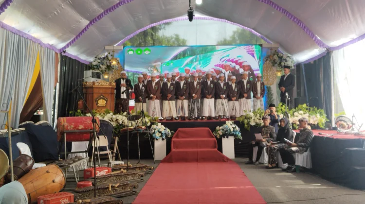 Milad Ponpes Darussyahid Sampang Panggung Kreasi dan Prestasi Santri