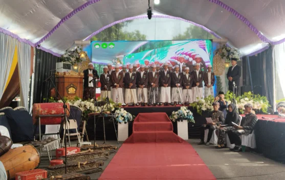 Milad Ponpes Darussyahid Sampang Panggung Kreasi dan Prestasi Santri